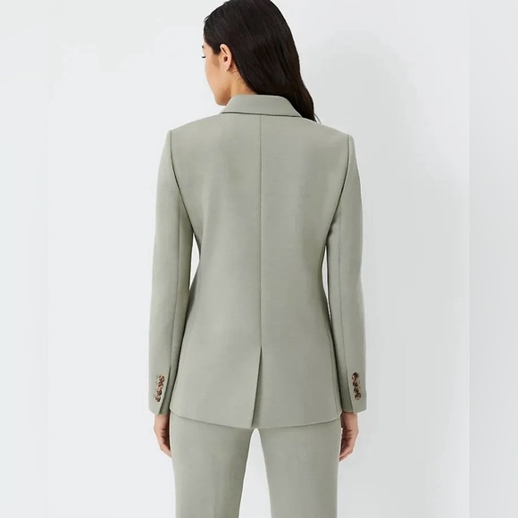 ANN TAYLOR 2-Button Blazer SIZE: 4 - Picture 3 of 9